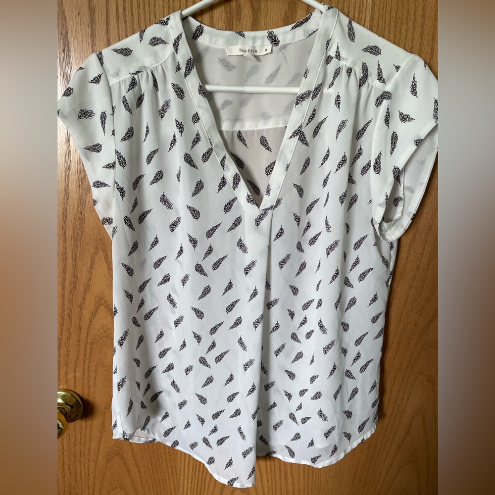 Fun 2 Fun blouse - Size Medium - White/Light Pink